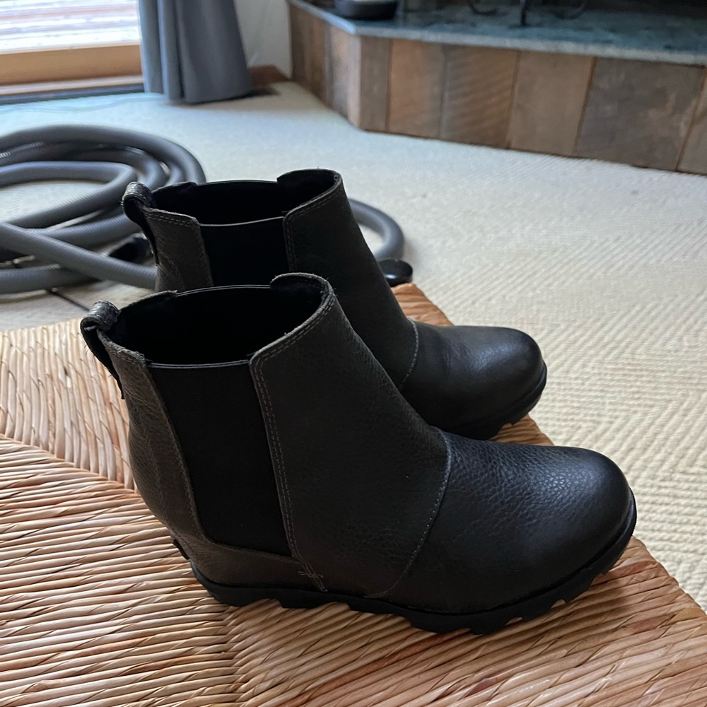 Sorel Black Joan of Arctic Wedge Boots Size 8.5 - Picture 5 of 6